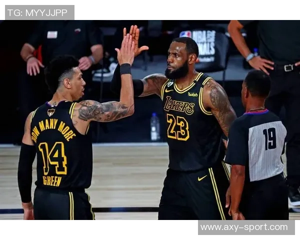 丹尼格林评论戈贝尔上赛季对湖人表现堪比张伯伦震撼数据 丹尼格林评论戈贝尔上赛季对湖人表现堪比张伯伦震撼数据