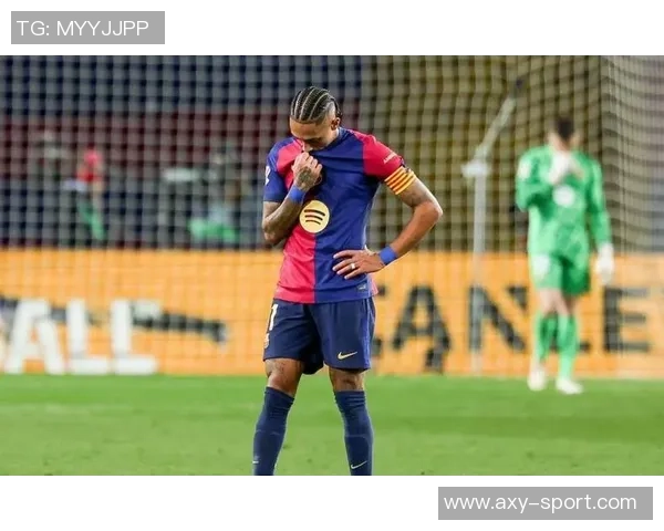 拉菲尼亚腿筋受伤复出再推迟无缘国家德比将缺阵一个月