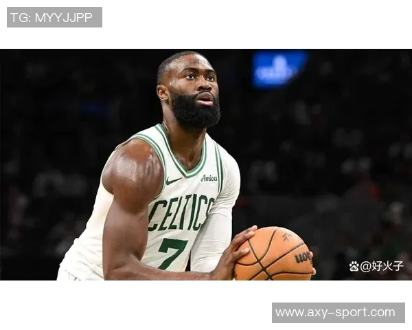 杰伦布朗赛场趣事发际线失守OG球衣遭殃引发球迷热议 杰伦布朗赛场趣事发际线失守OG球衣遭殃引发球迷热议